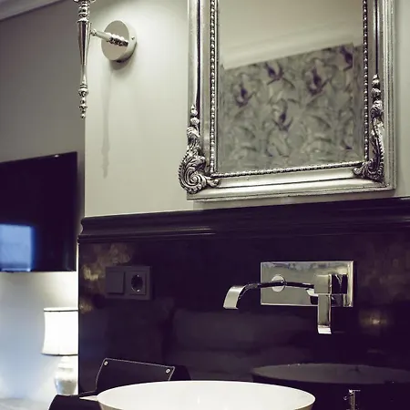 Boutique Opus One Hotel